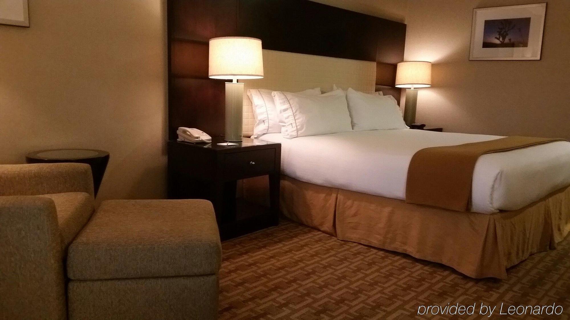 Holiday Inn Express & Suites Las Vegas Sw Springvalley By Ihg Exterior foto