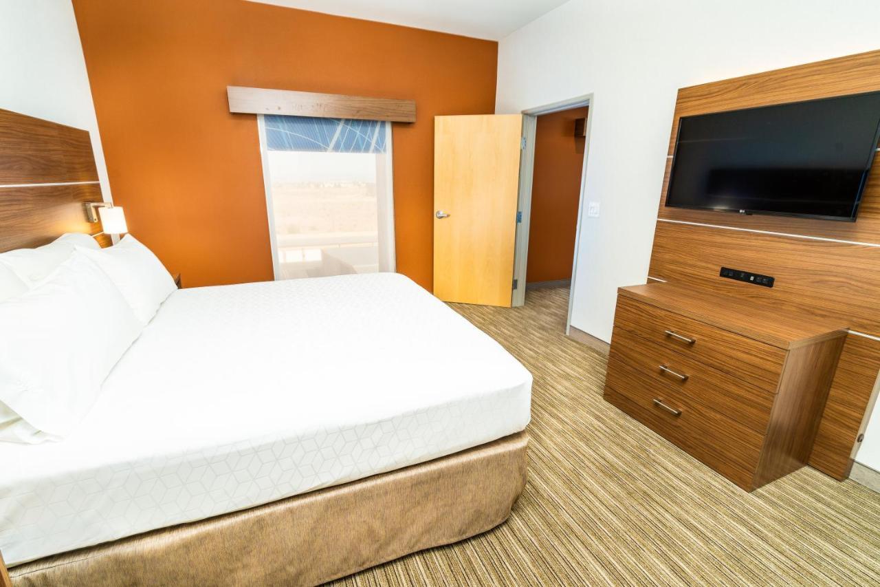 Holiday Inn Express & Suites Las Vegas Sw Springvalley By Ihg Exterior foto